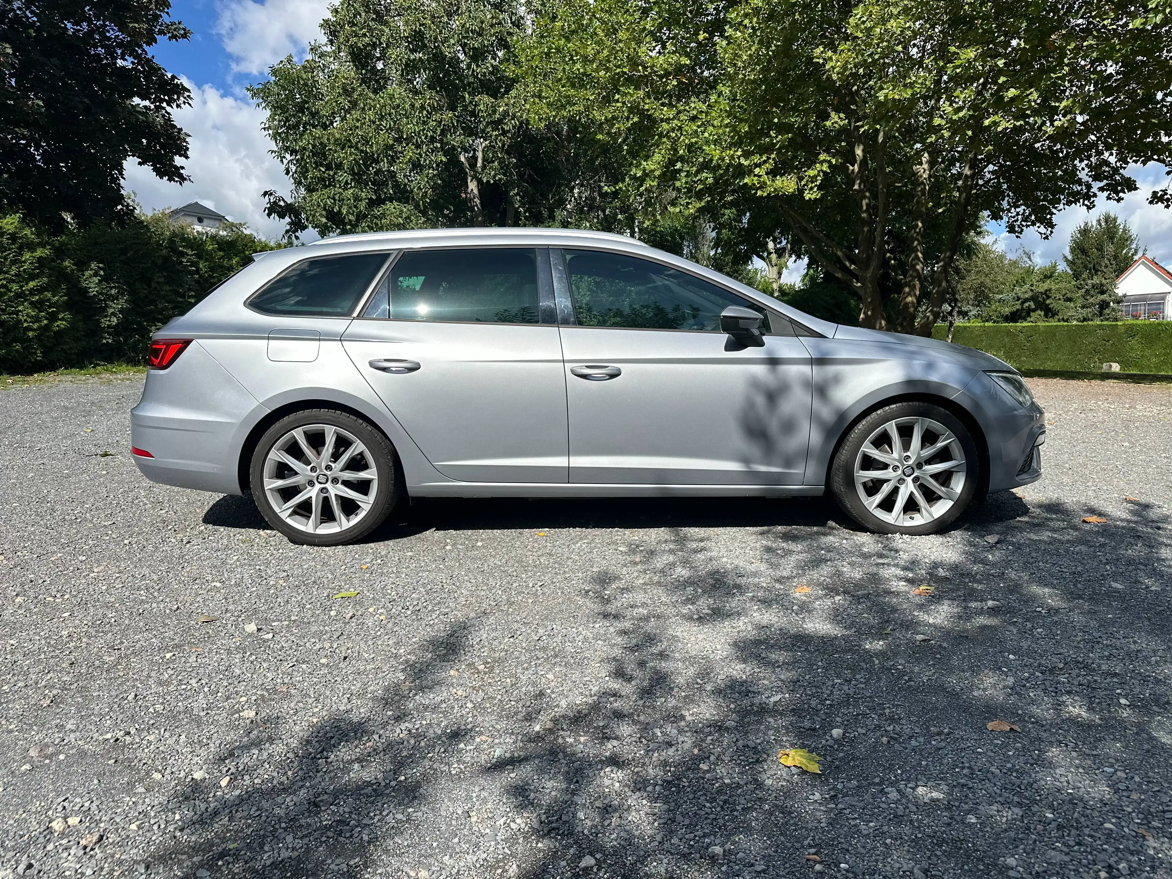 SEAT Leon FR 1.Hand Automatik LED Pano SHZ CARPLAY — photo 7