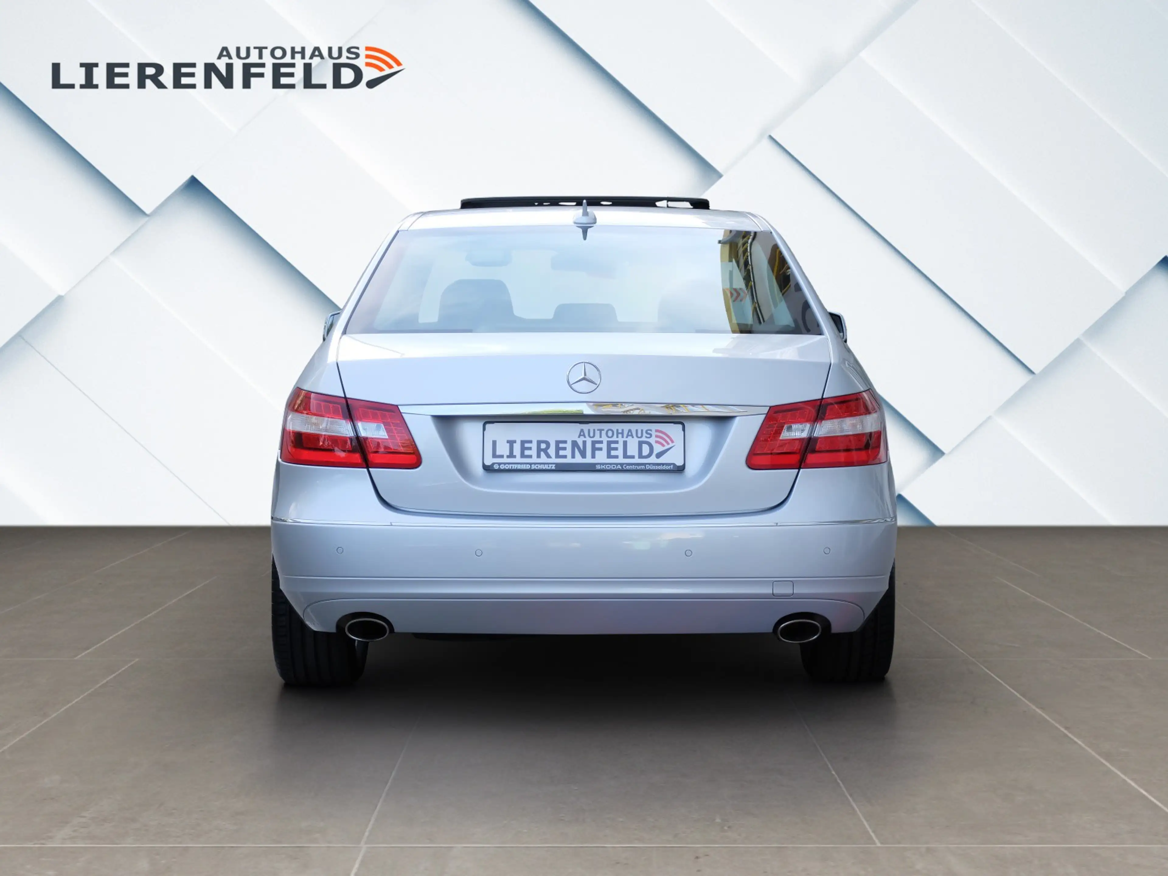 Mercedes-Benz E 350 Automatik Mercedes Scheckheft — photo 6