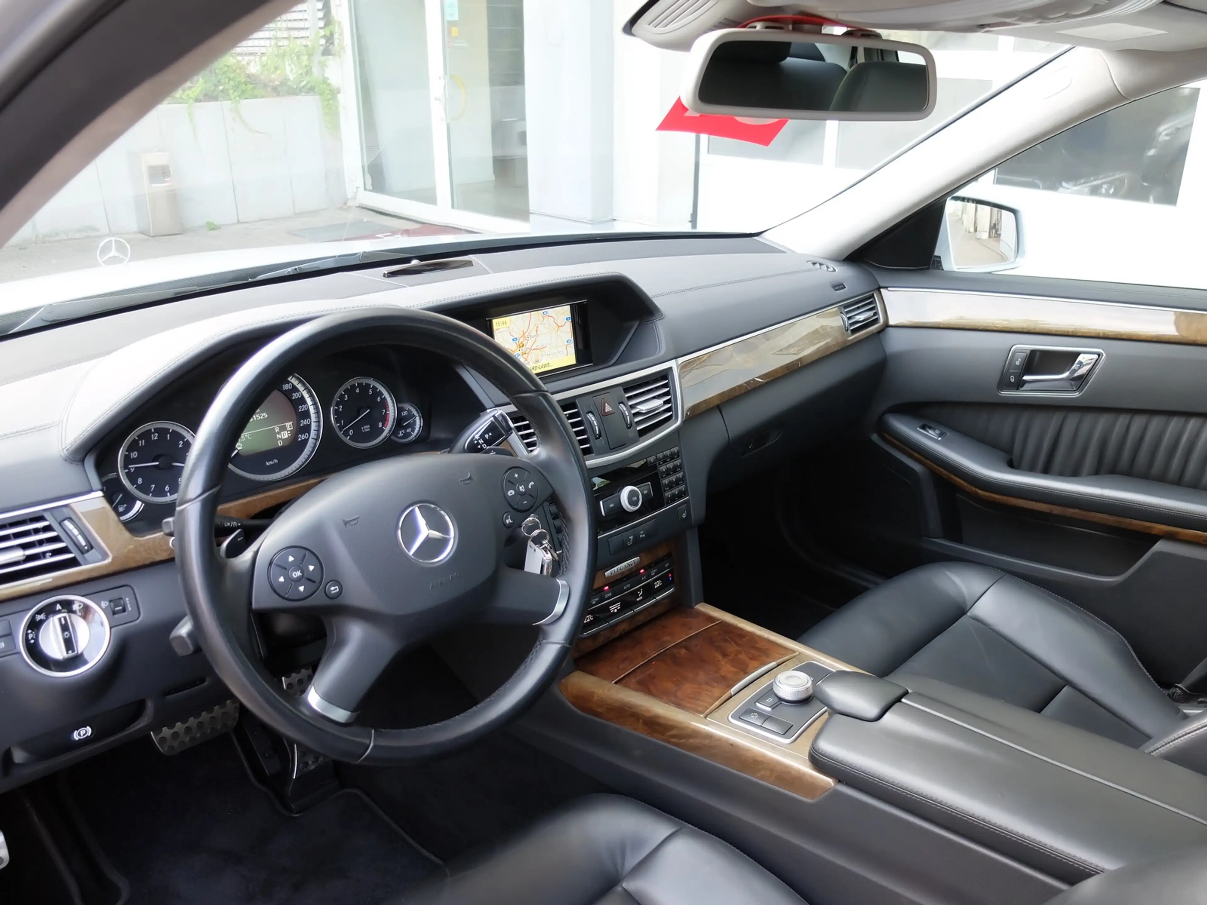 Mercedes-Benz E 350 Automatik Mercedes Scheckheft — photo 11