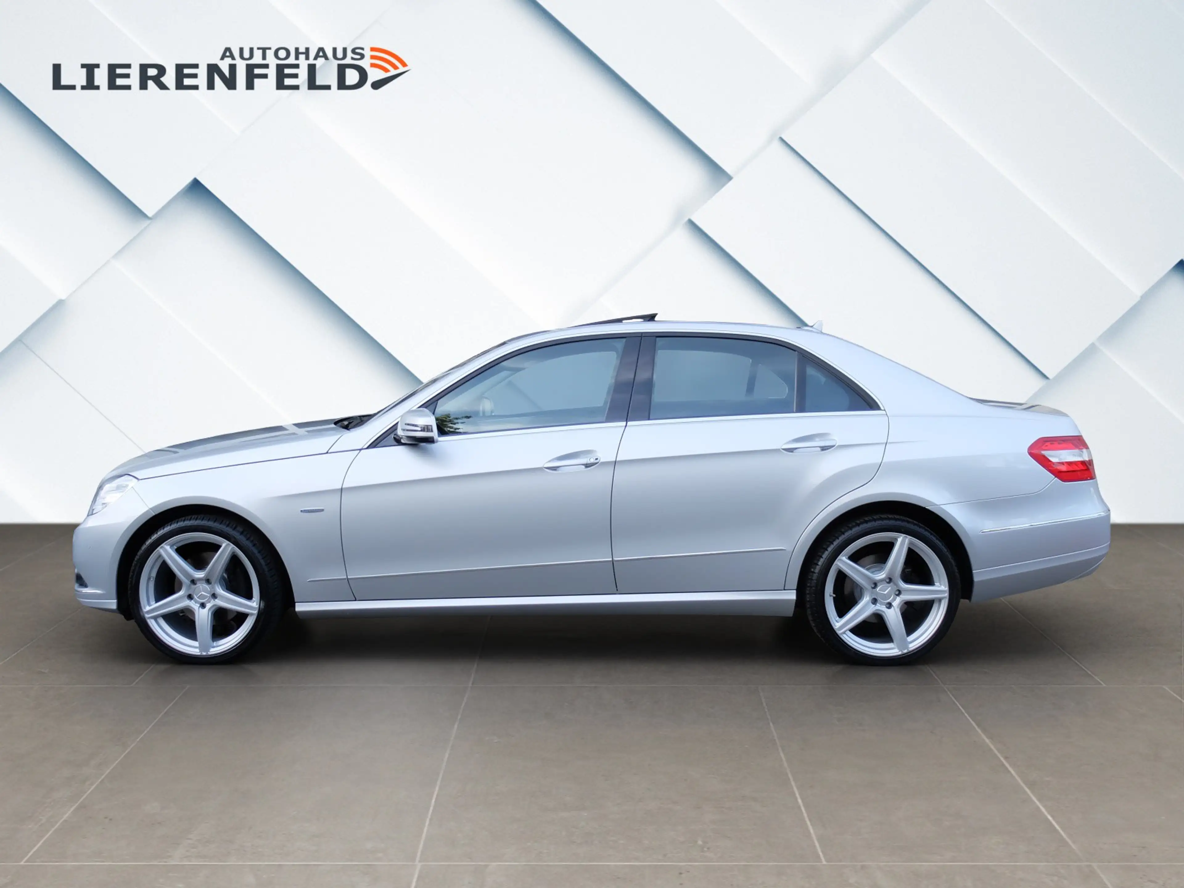 Mercedes-Benz E 350 Automatik Mercedes Scheckheft — photo 2