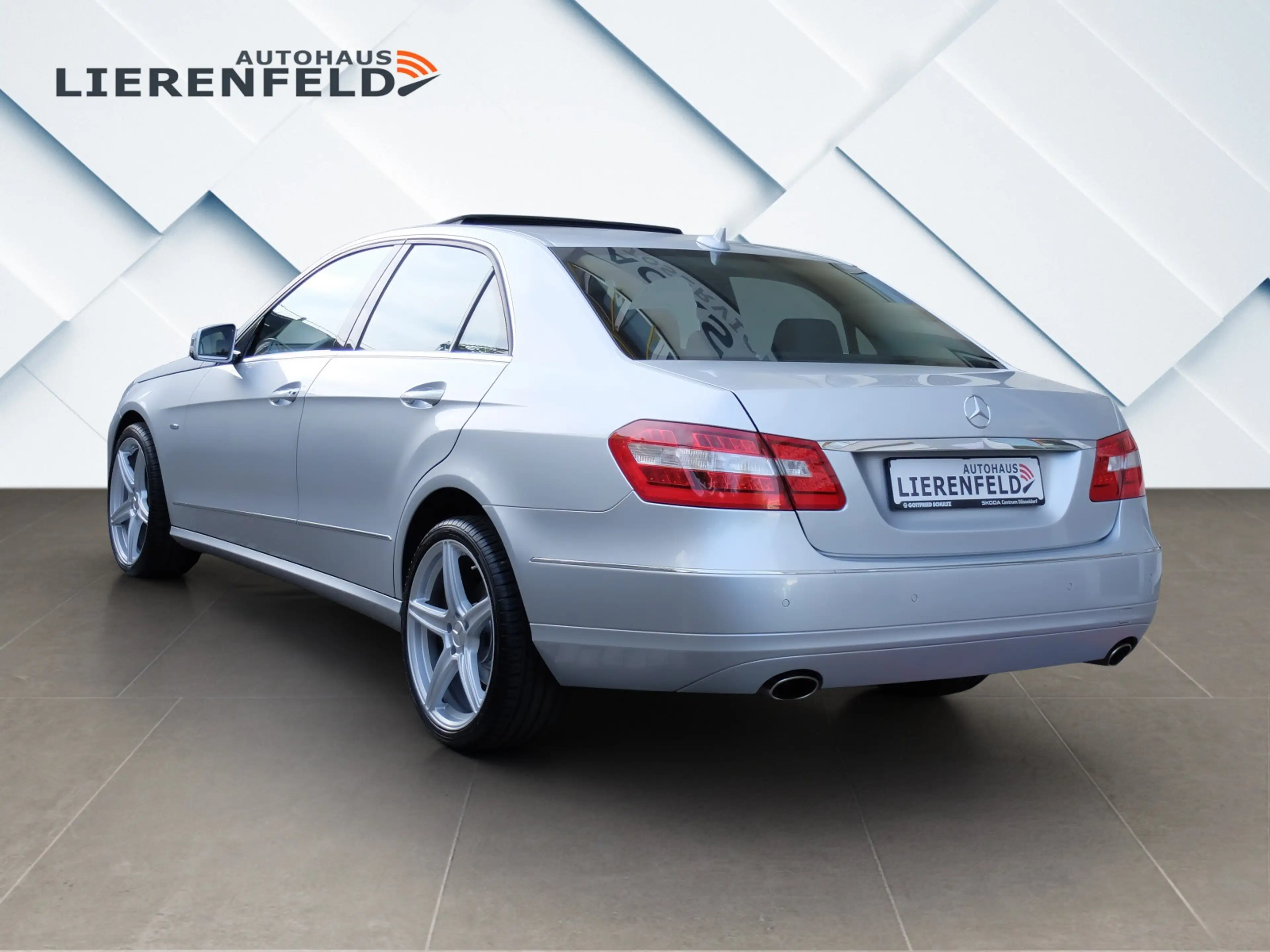 Mercedes-Benz E 350 Automatik Mercedes Scheckheft — photo 4