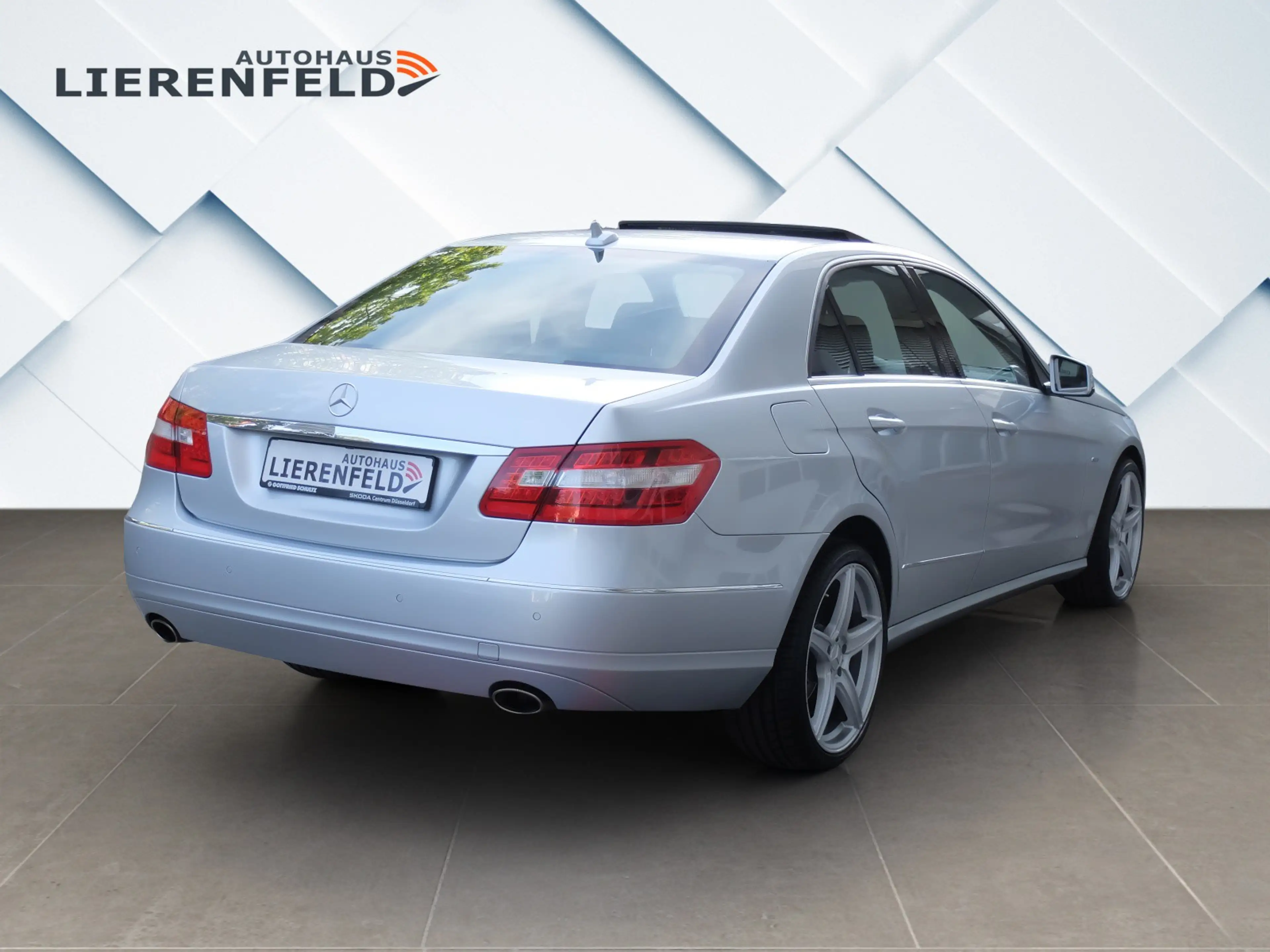 Mercedes-Benz E 350 Automatik Mercedes Scheckheft — photo 5