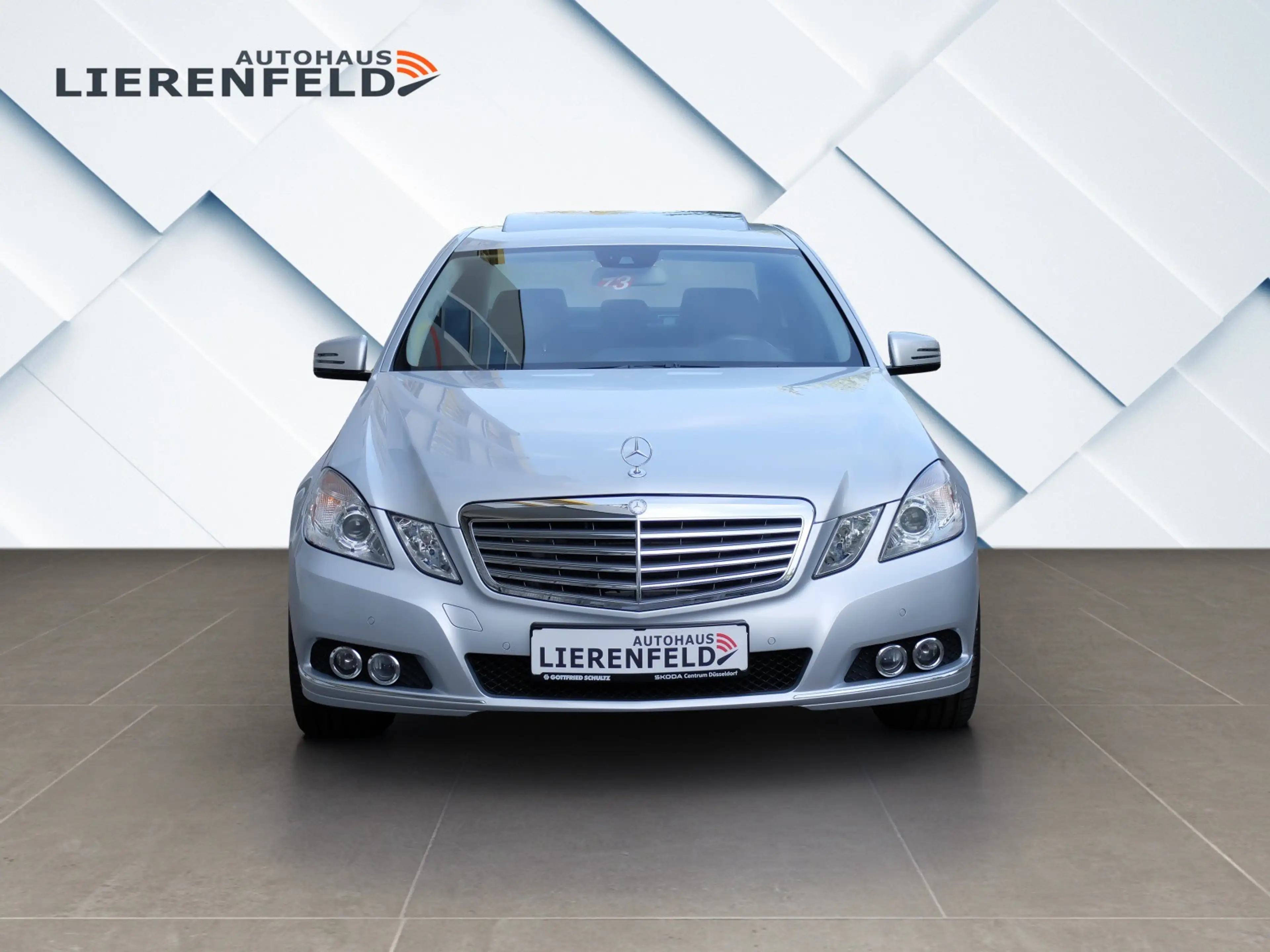 Mercedes-Benz E 350 Automatik Mercedes Scheckheft — photo 3
