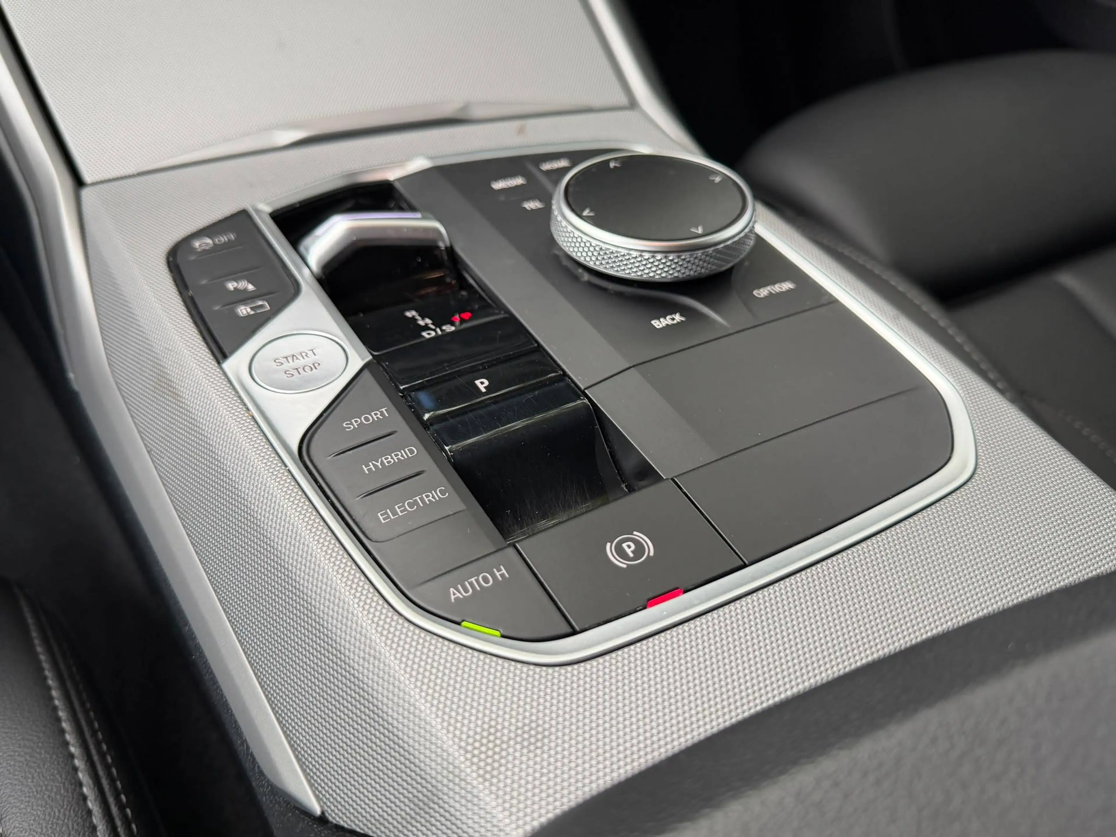 BMW 320 Touring 320eA Facelift-Led-Curved-Keyless-Sportzetels-Leer-19" — photo 10