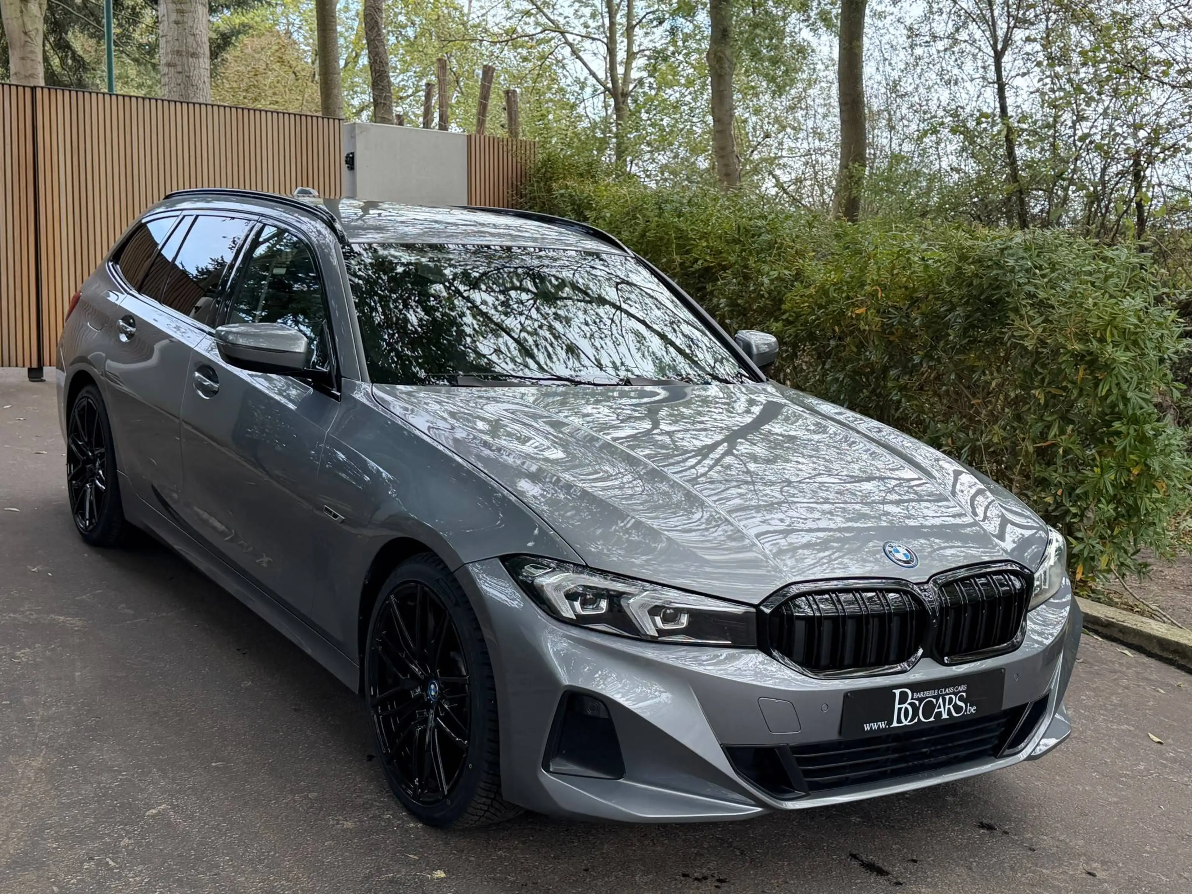 BMW 320 Touring 320eA Facelift-Led-Curved-Keyless-Sportzetels-Leer-19"