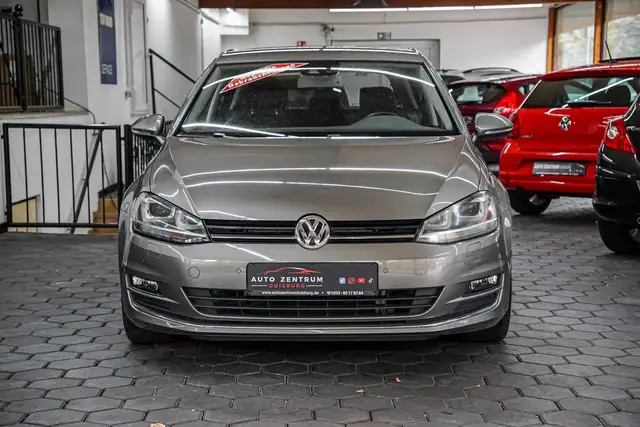 Volkswagen Golf view 4