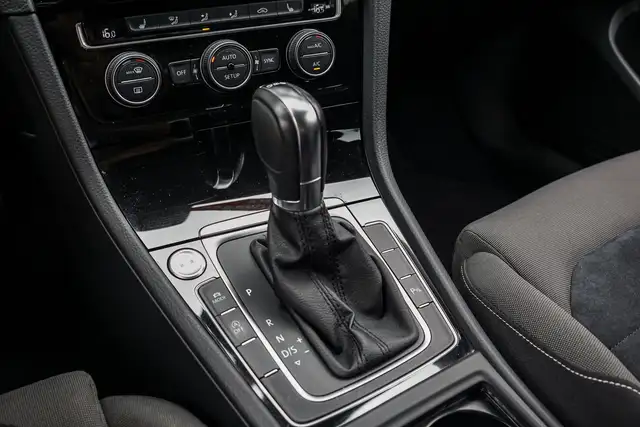 Volkswagen Golf view 3