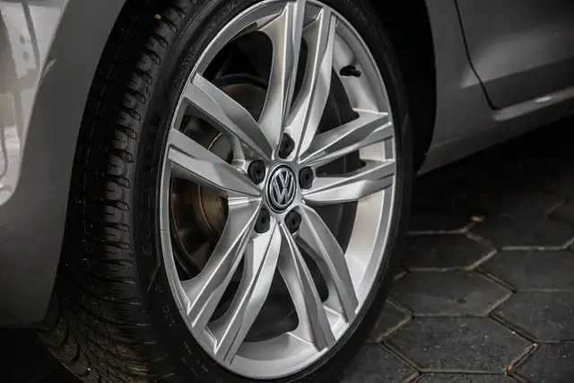 Volkswagen Golf view 9
