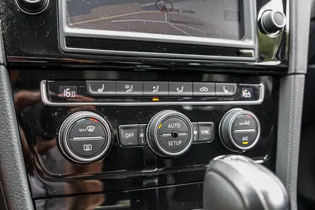 Volkswagen Golf view 11