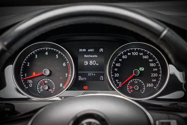 Volkswagen Golf view 6