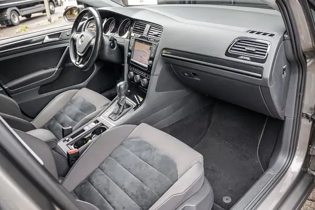 Volkswagen Golf view 15