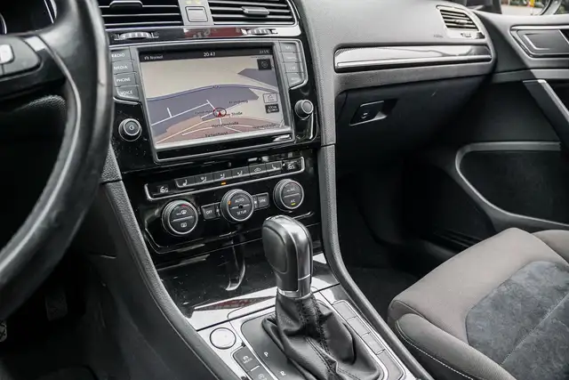 Volkswagen Golf view 13