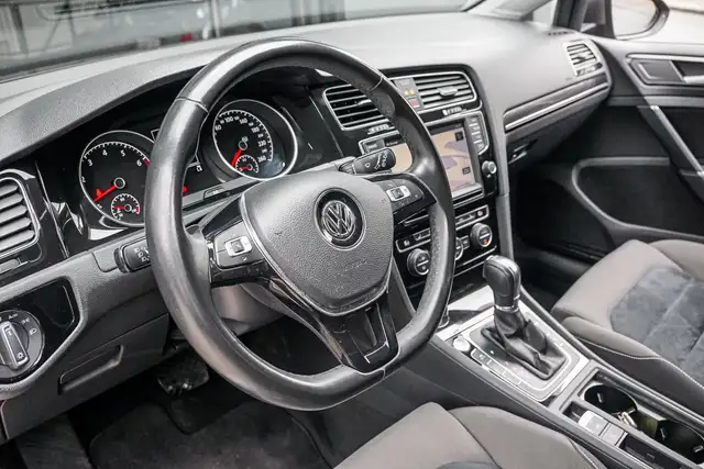 Volkswagen Golf view 12