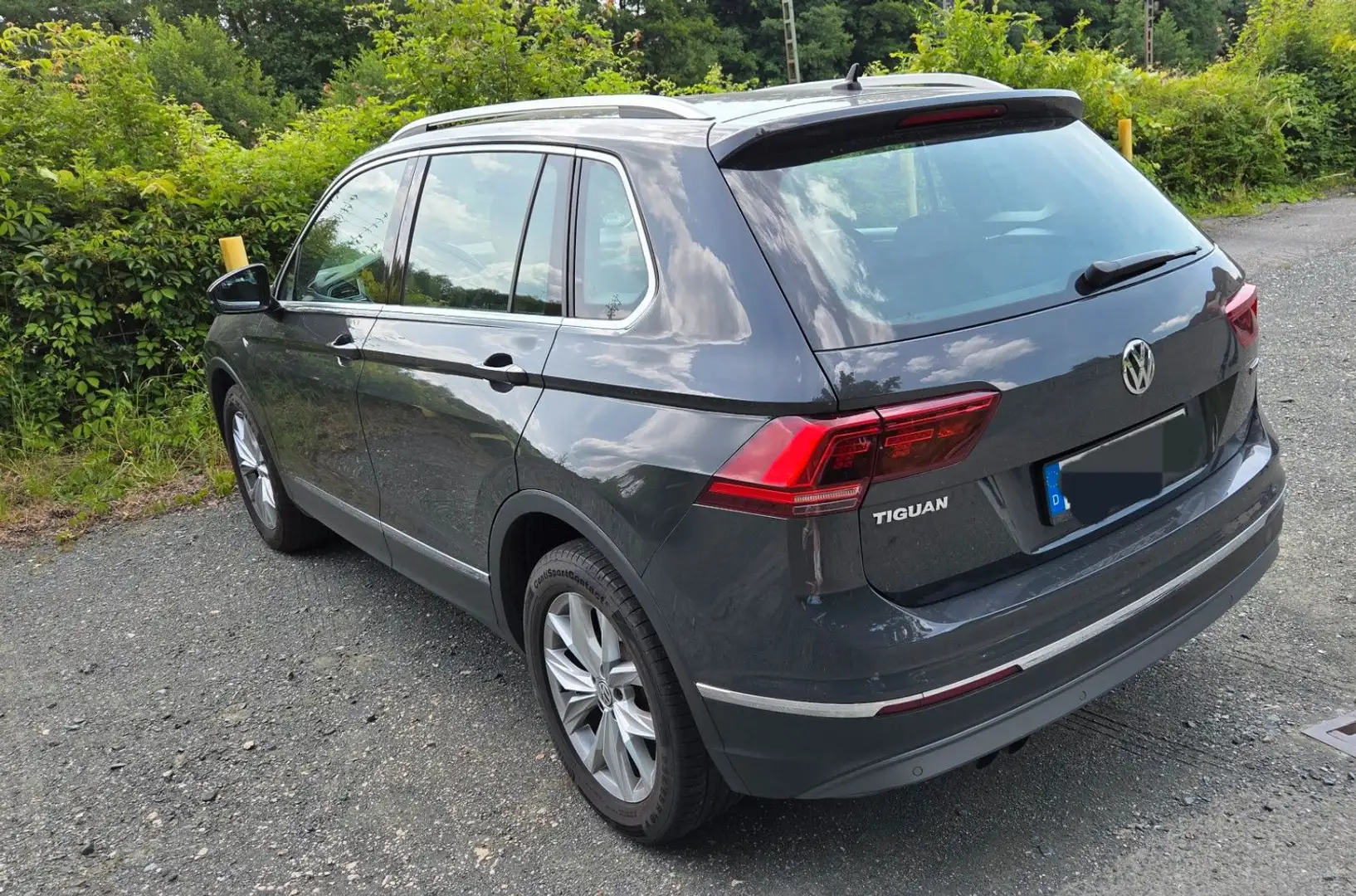 Volkswagen Tiguan 2.0 TDI Highline 4Motion DSG 1.Hand MWSt Grau - 2