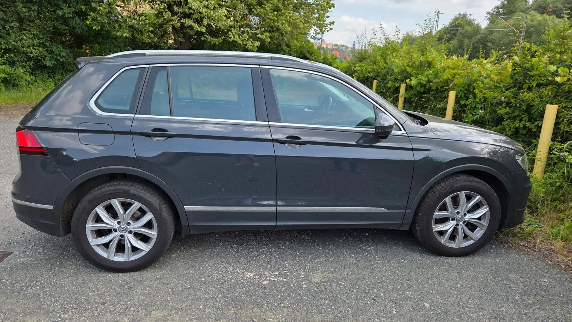 Volkswagen Tiguan 2.0 TDI Highline 4Motion DSG 1.Hand MWSt Grau - 1