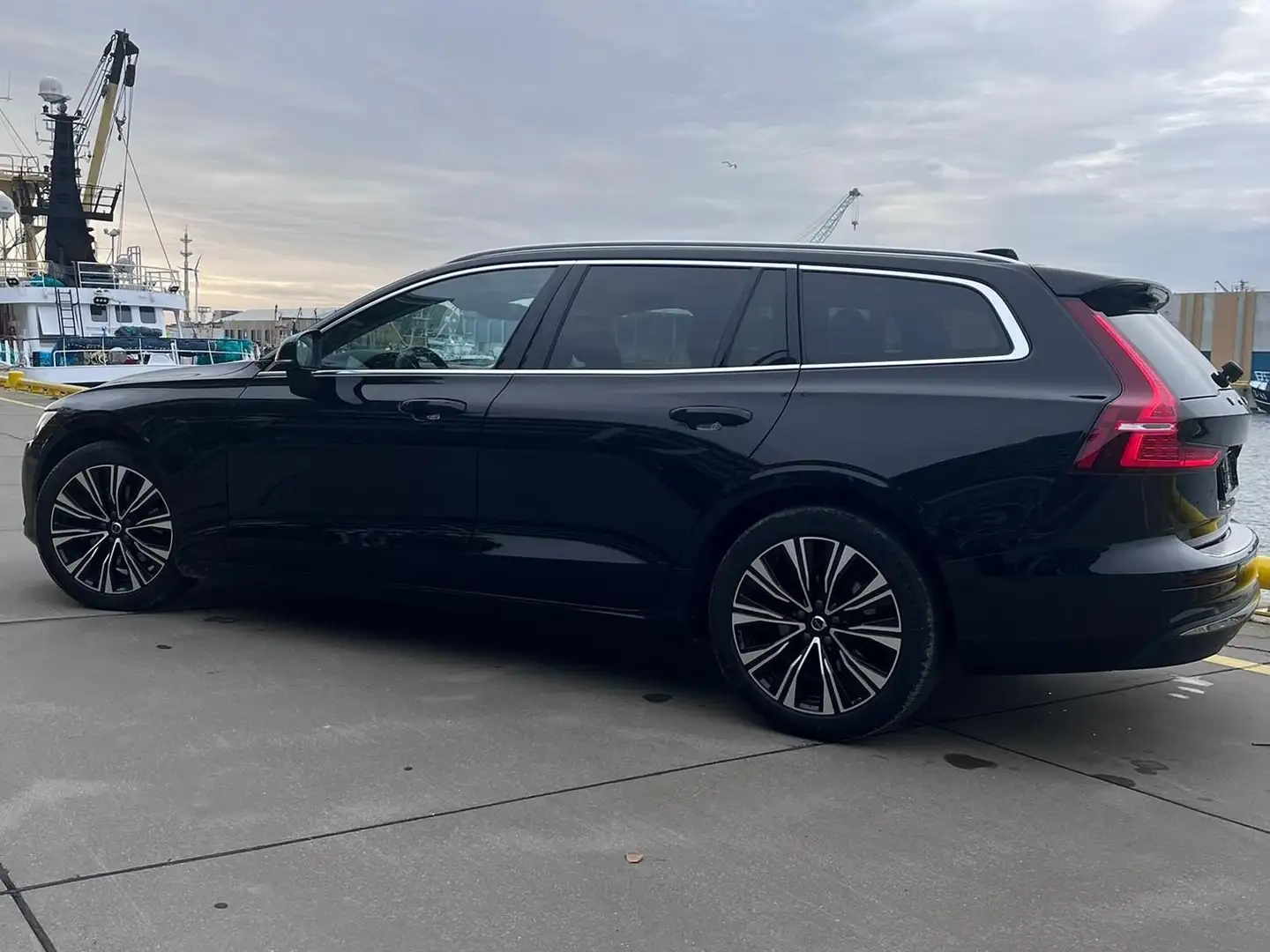 Volvo V60 V60 B3 B DKG Momentum Pro Noir - 2