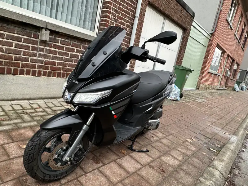 Aprilia SXR 50 - foto 2