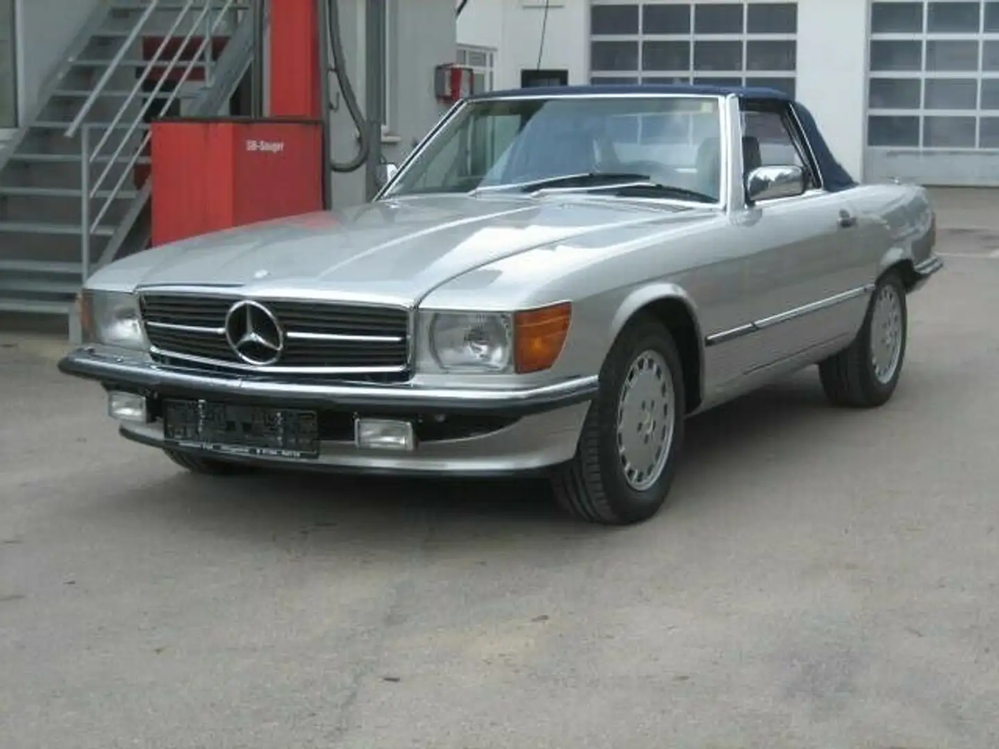 Mercedes-Benz SL 560 srebrna - 1