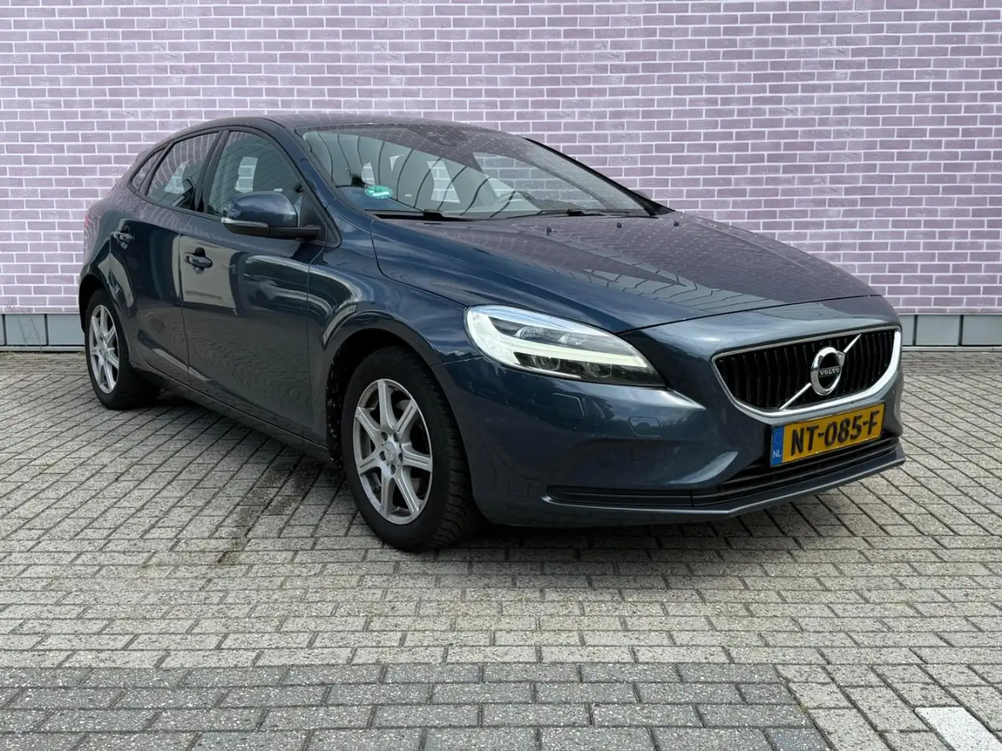 Volvo V40 2.0 T2 Nordic+ | Stoelverwarming | Trekhaak | Stan Bleu - 2