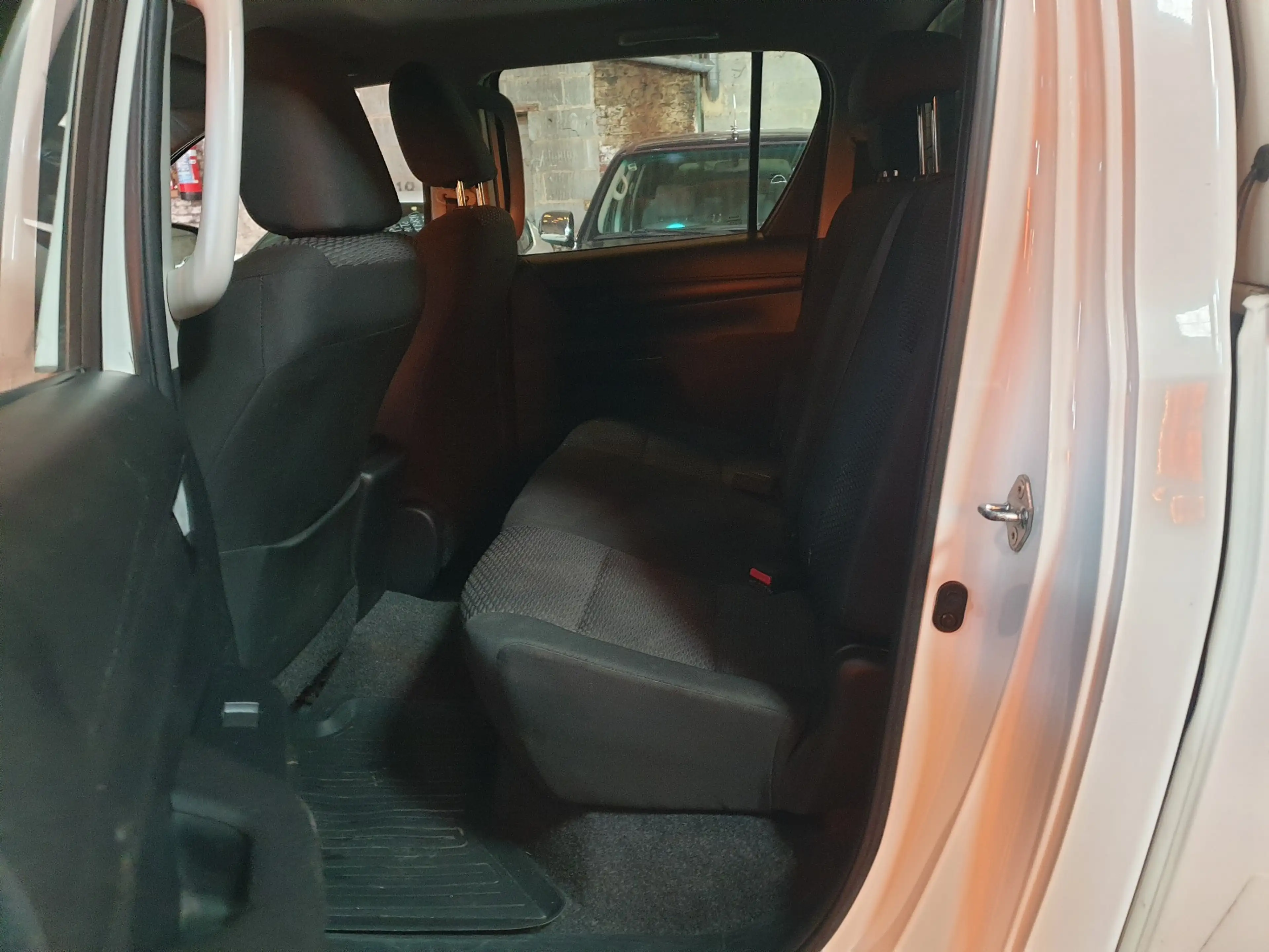 Toyota Hilux 2.4 D-4D 4WD Active — photo 6