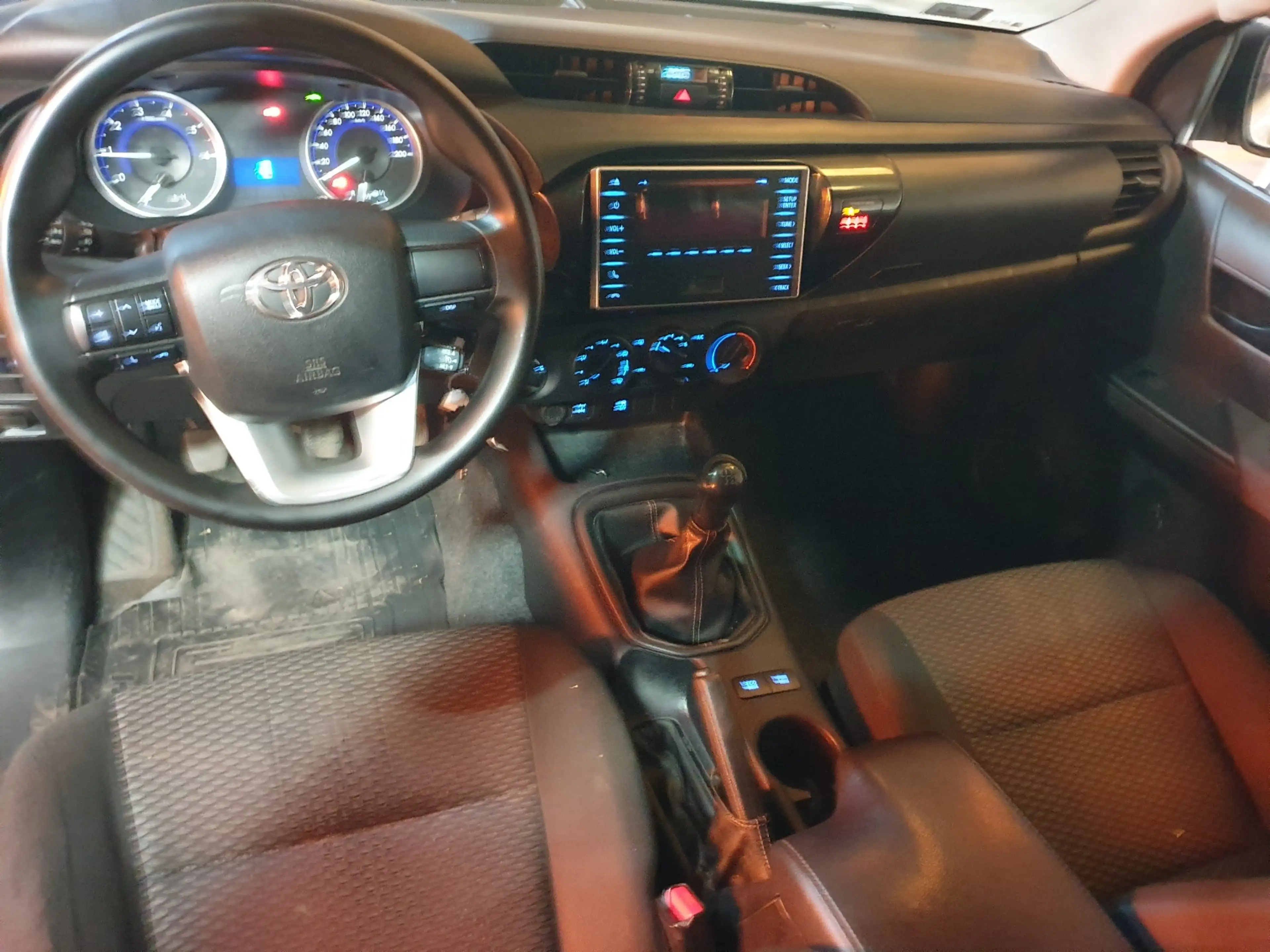 Toyota Hilux 2.4 D-4D 4WD Active — photo 7