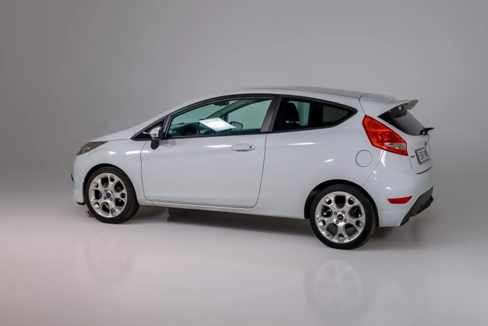 Ford Fiesta 1.6TDCi Sport Wit - 2