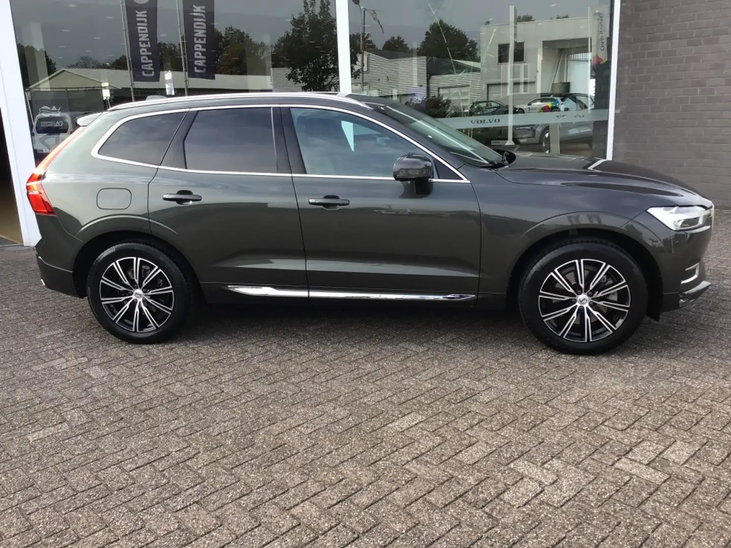 Volvo XC60 2.0 T5 AWD Inscription Luxury luchtvering Grijs - 2