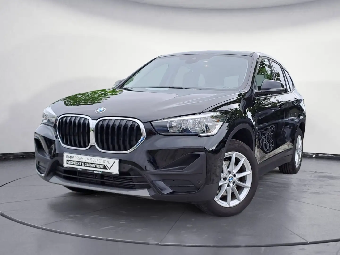 BMW X1 sDrive18i Advantage Aut. Navi Pano AHK PDC DA Schwarz - 2