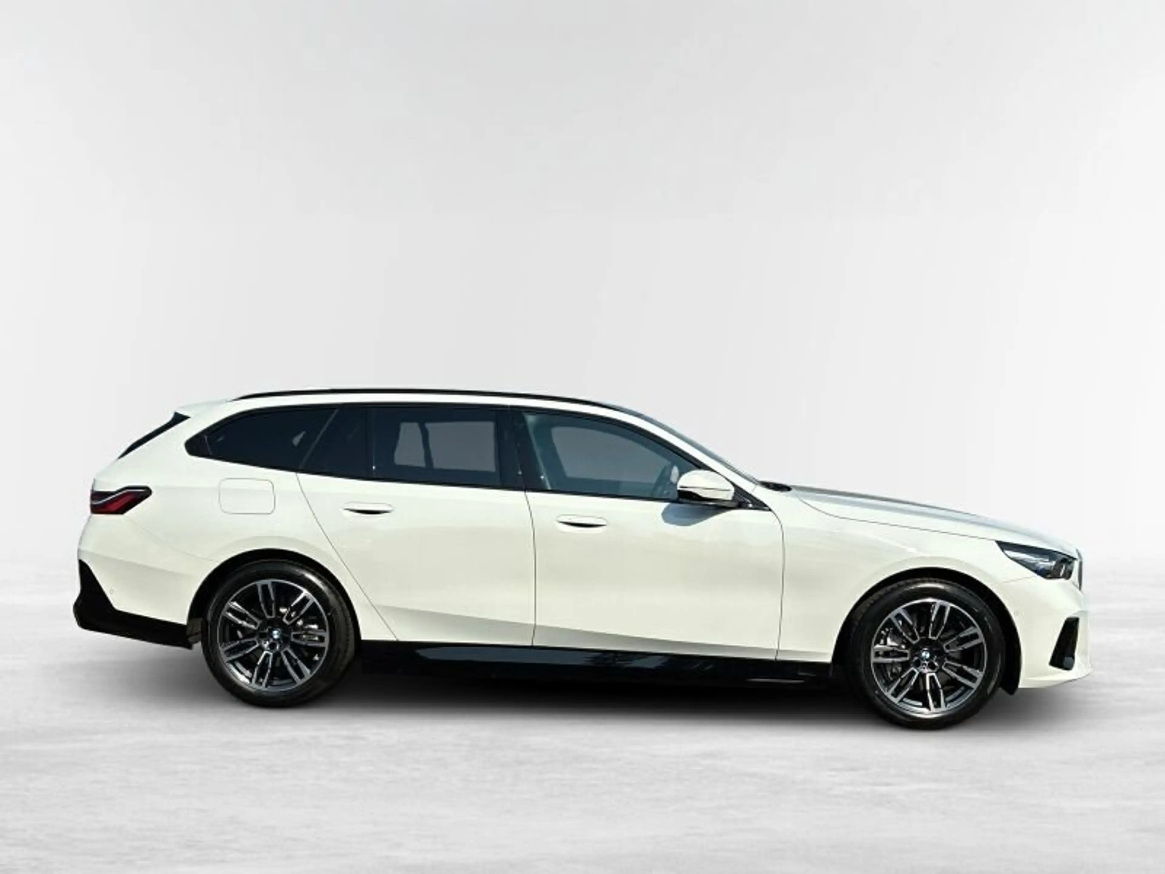BMW 550 e xDrive Touring M Sportpaket *PGSD.AHK.ACC* — photo 7