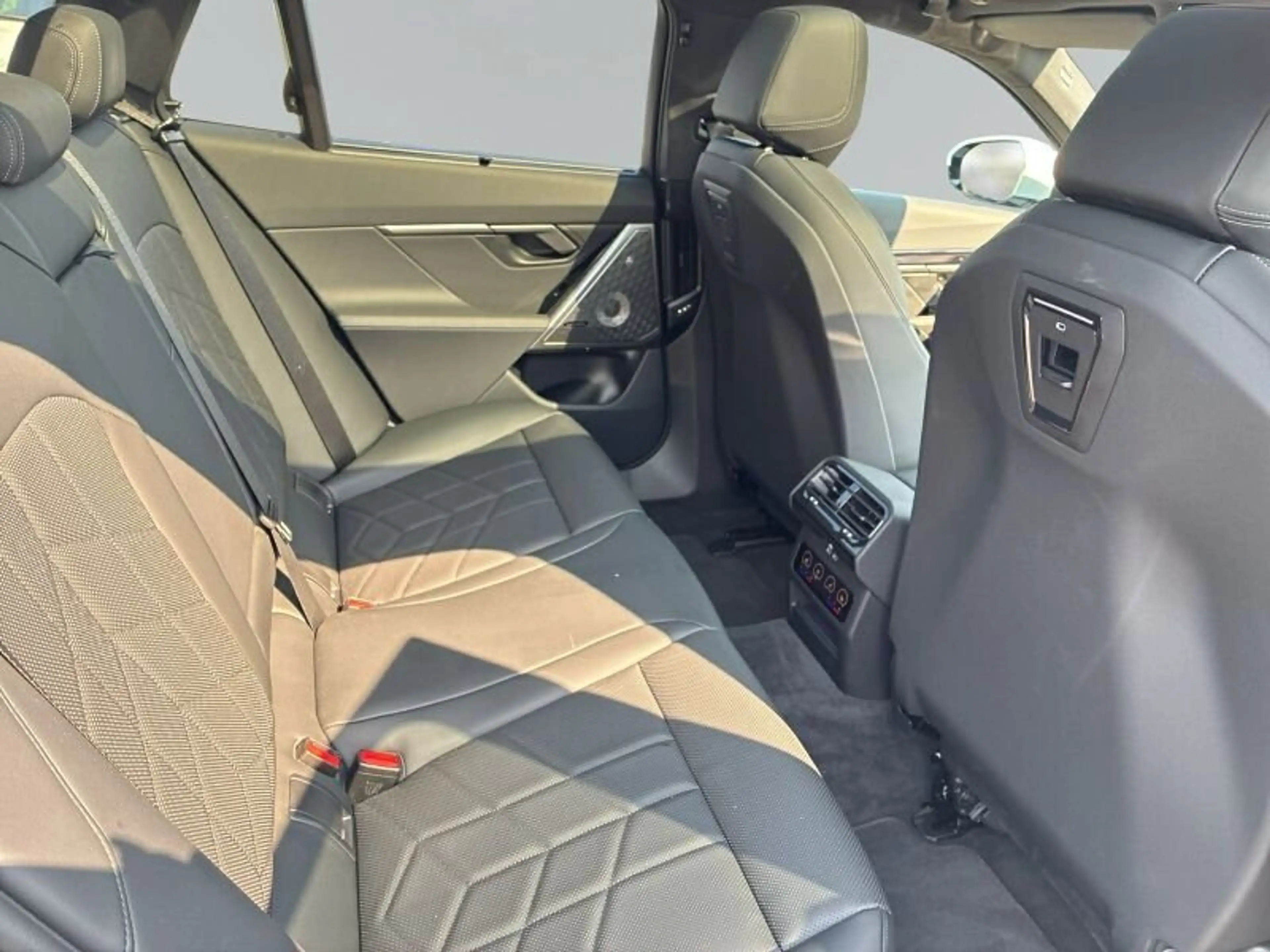 BMW 550 e xDrive Touring M Sportpaket *PGSD.AHK.ACC* — photo 11