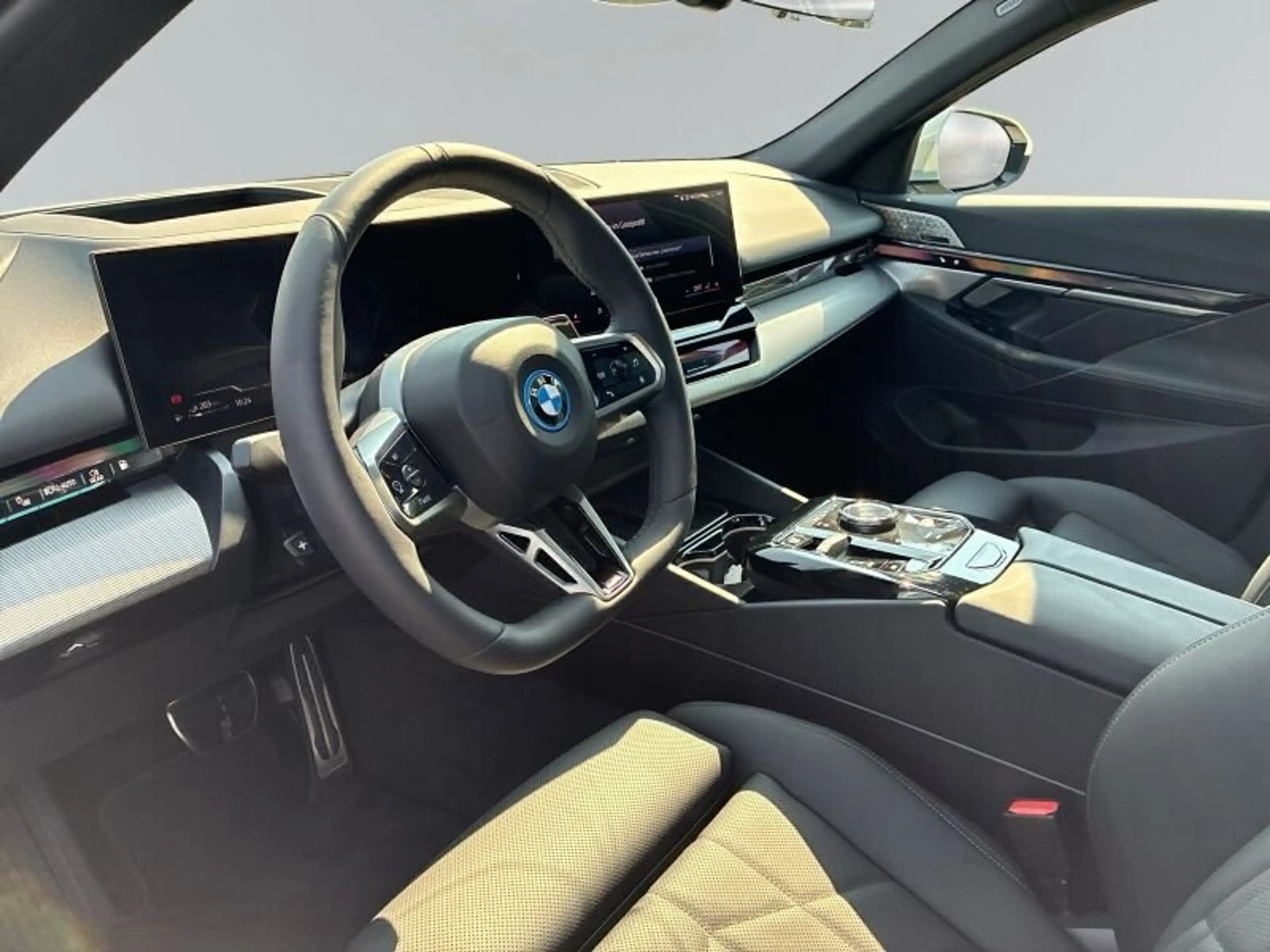 BMW 550 e xDrive Touring M Sportpaket *PGSD.AHK.ACC* — photo 9