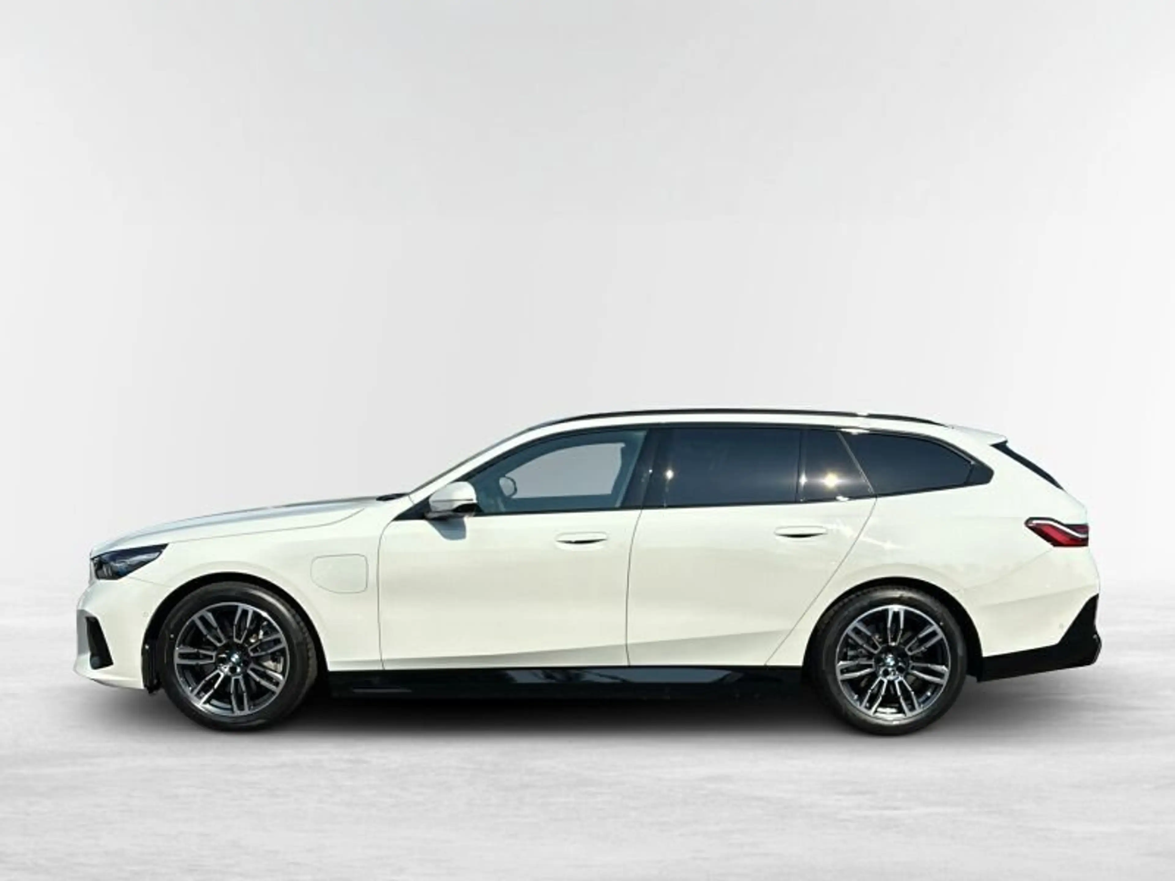 BMW 550 e xDrive Touring M Sportpaket *PGSD.AHK.ACC* — photo 4
