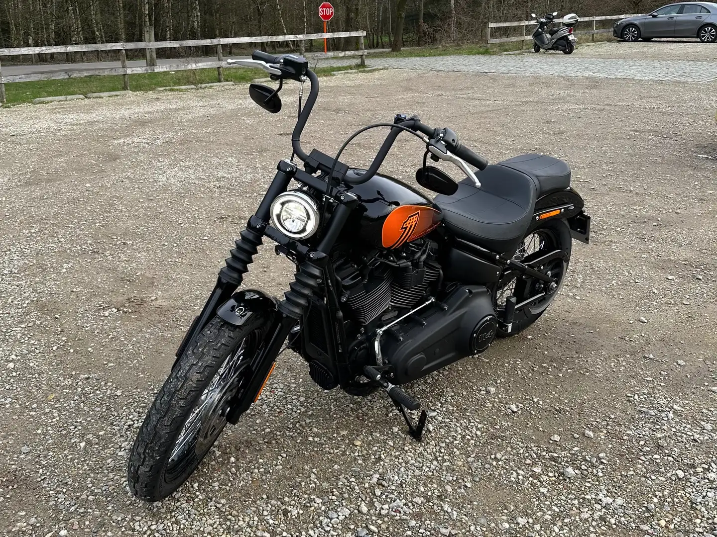 Harley-Davidson Street Bob Zwart - 2