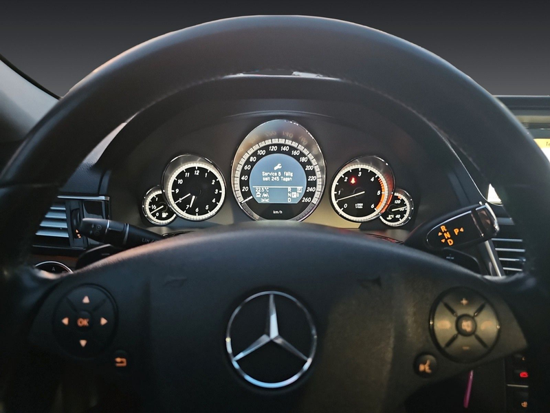 Mercedes-Benz E 350 CDI T BlueEfficiency Avantgarde — photo 12
