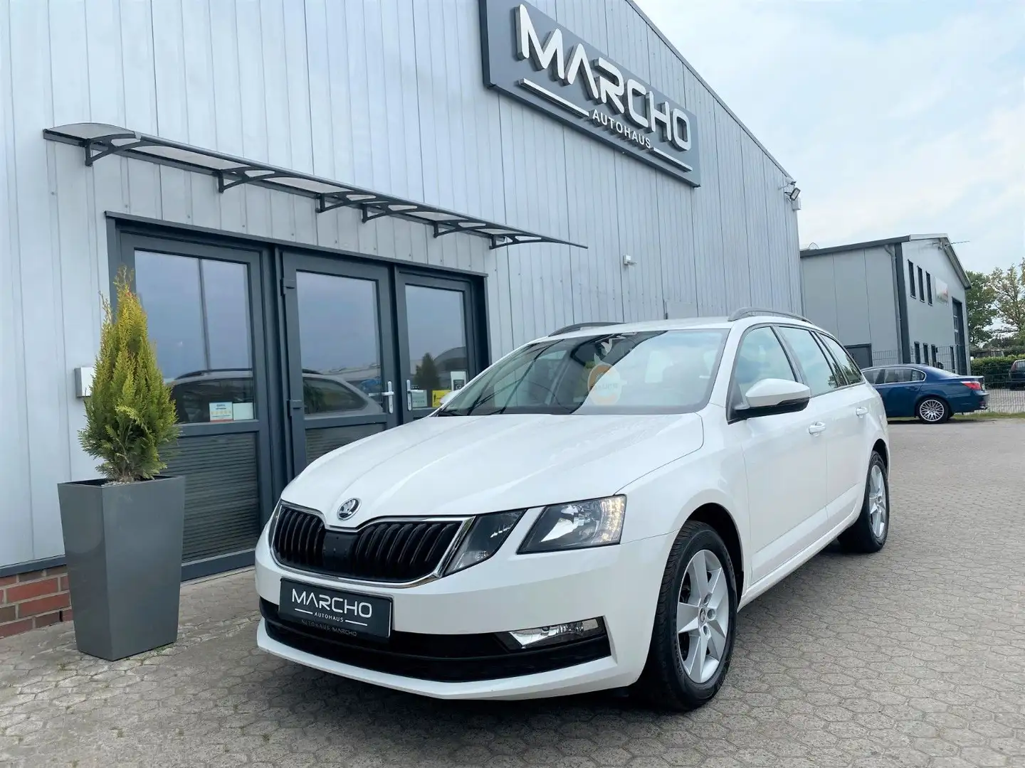 Skoda Octavia Combi Ambition*G-Tec*Sitzheiz*DSG*1.Hand Blanc - 1