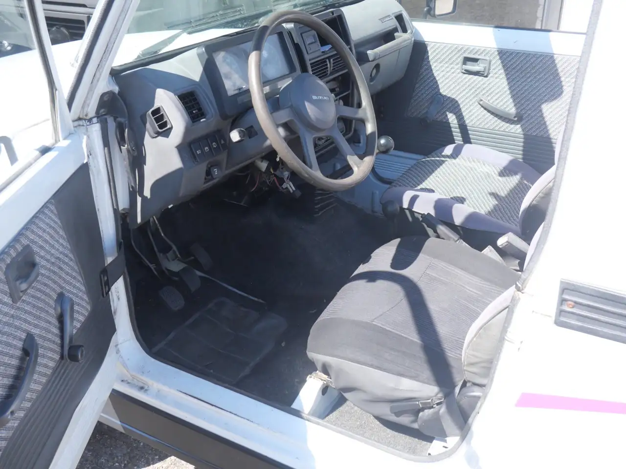 Suzuki Samurai 4x4 1.3 Cabrio 127.000km !!! 4 Persoons, foto 3