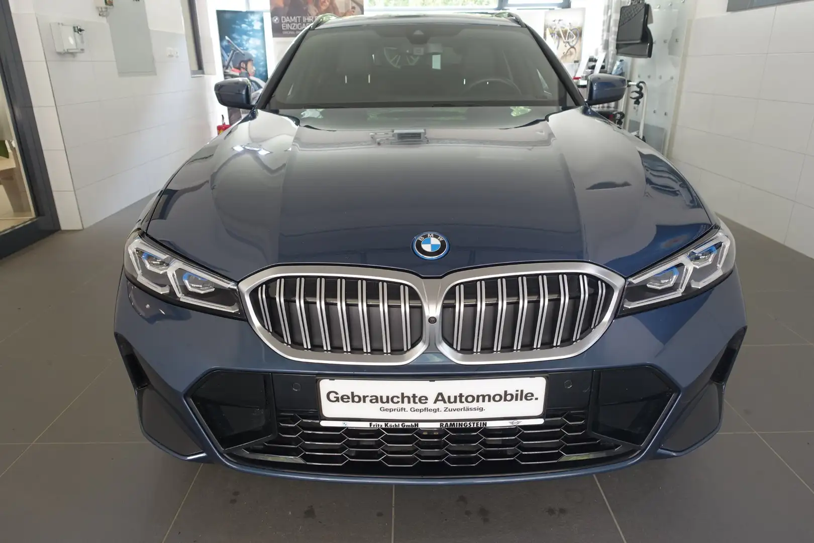BMW 330 e xDrive Blau - 2