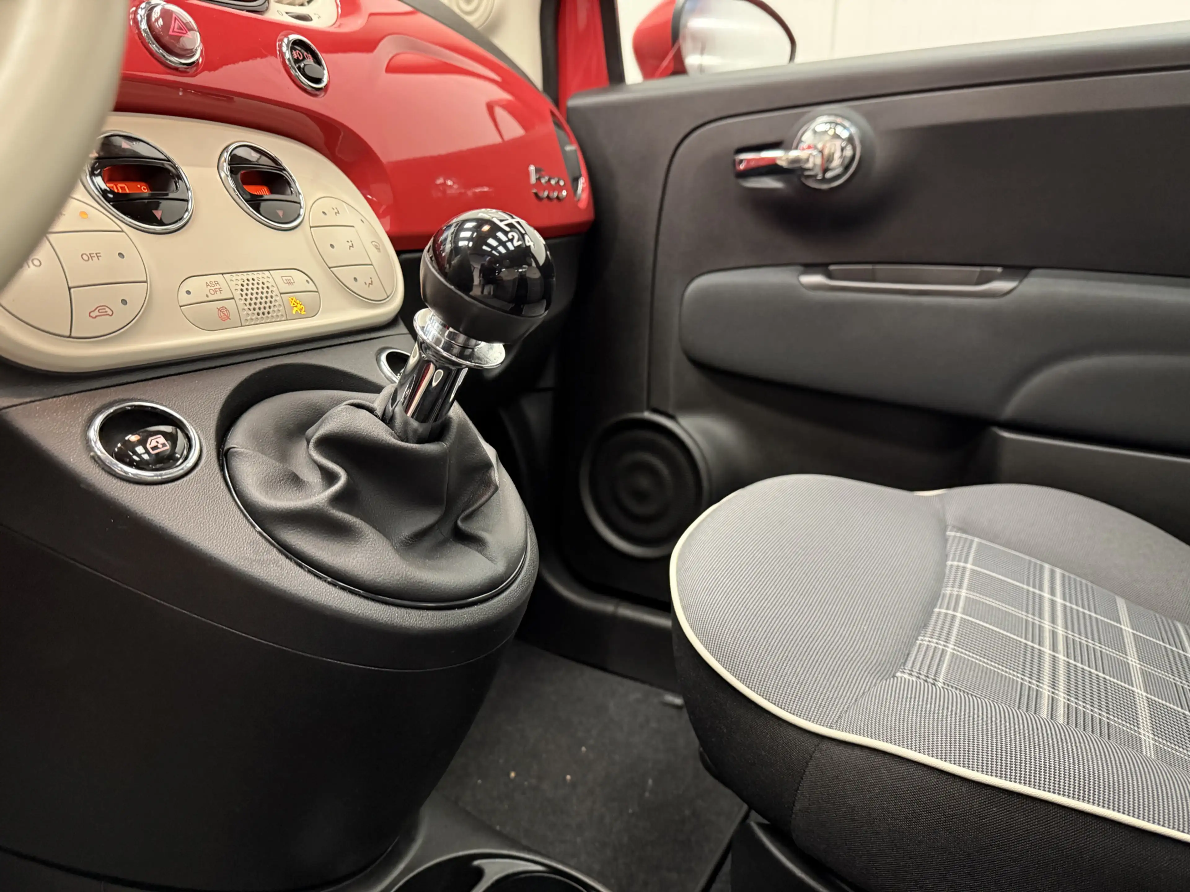 Fiat 500 1.2 Lounge AIRCO/ECC-PANODAK-NAVI by CARPLAY-PDC-L — photo 32