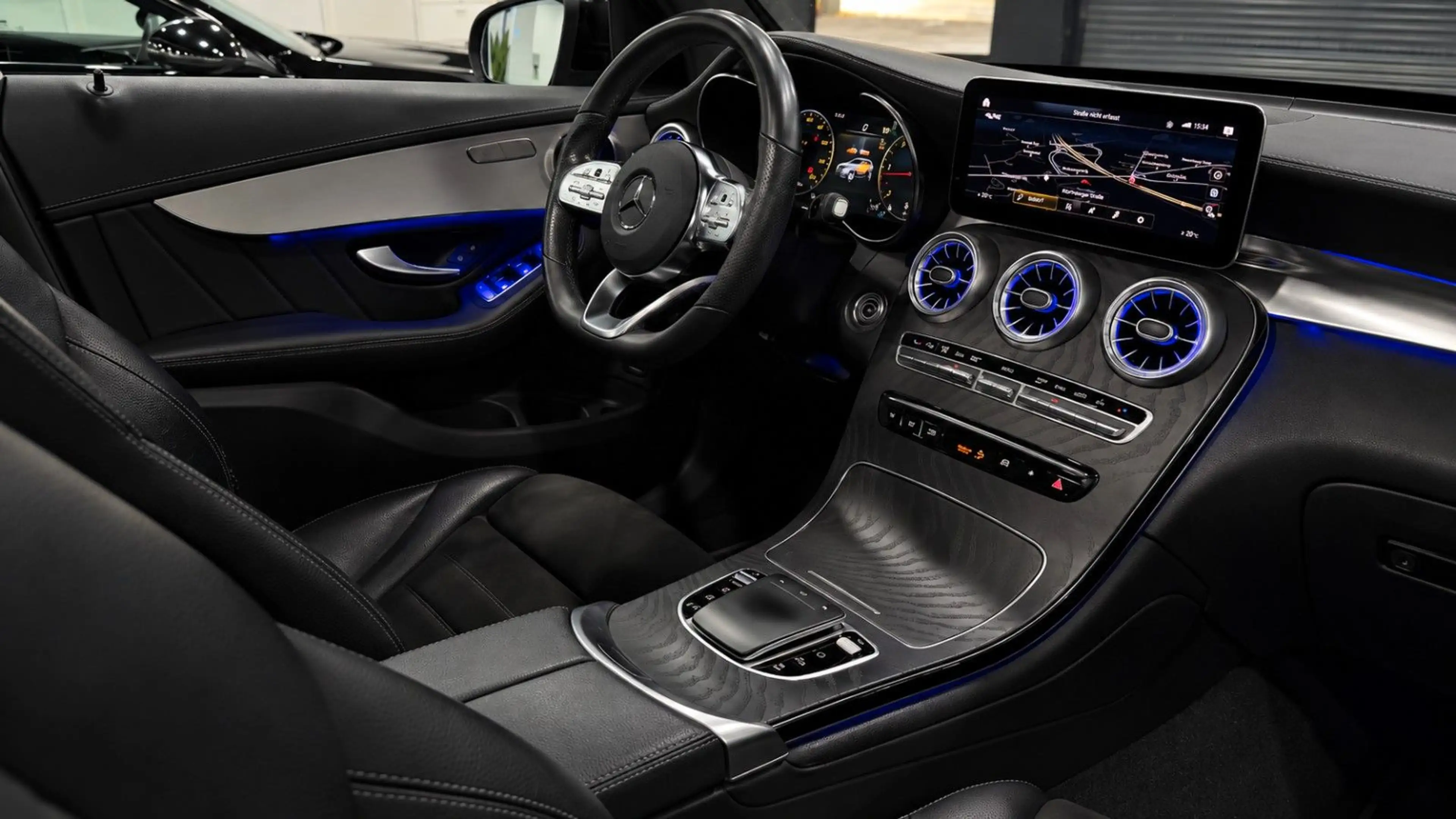 Mercedes-Benz GLC 300 d 4Matic/AMG/Night/Pano/HuD/360°/20"/LED — photo 4