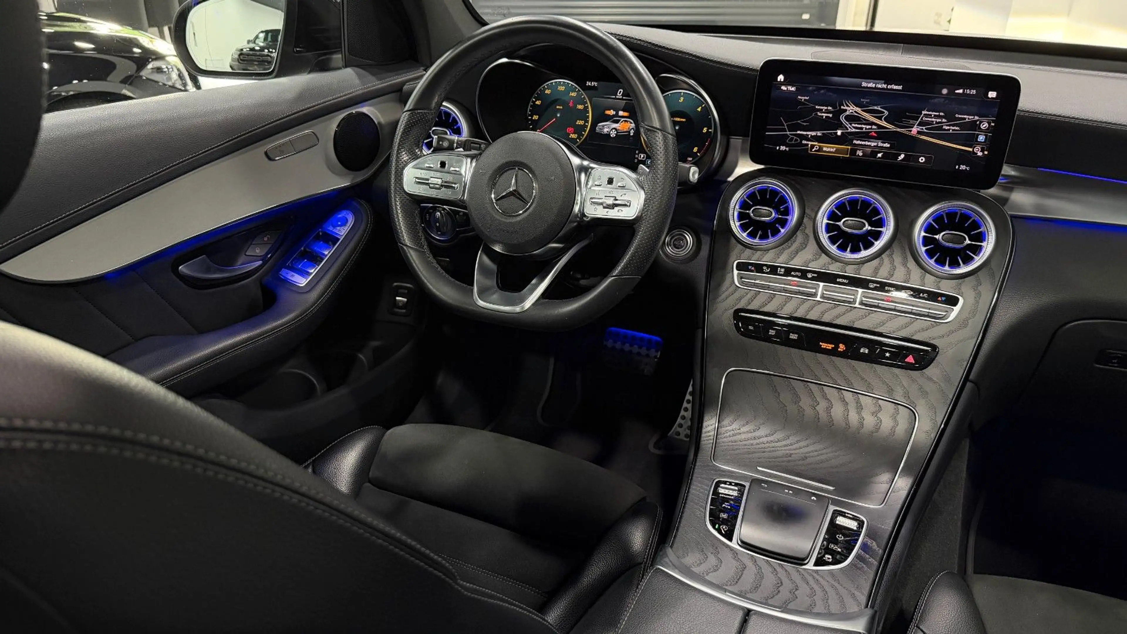Mercedes-Benz GLC 300 d 4Matic/AMG/Night/Pano/HuD/360°/20"/LED — photo 6