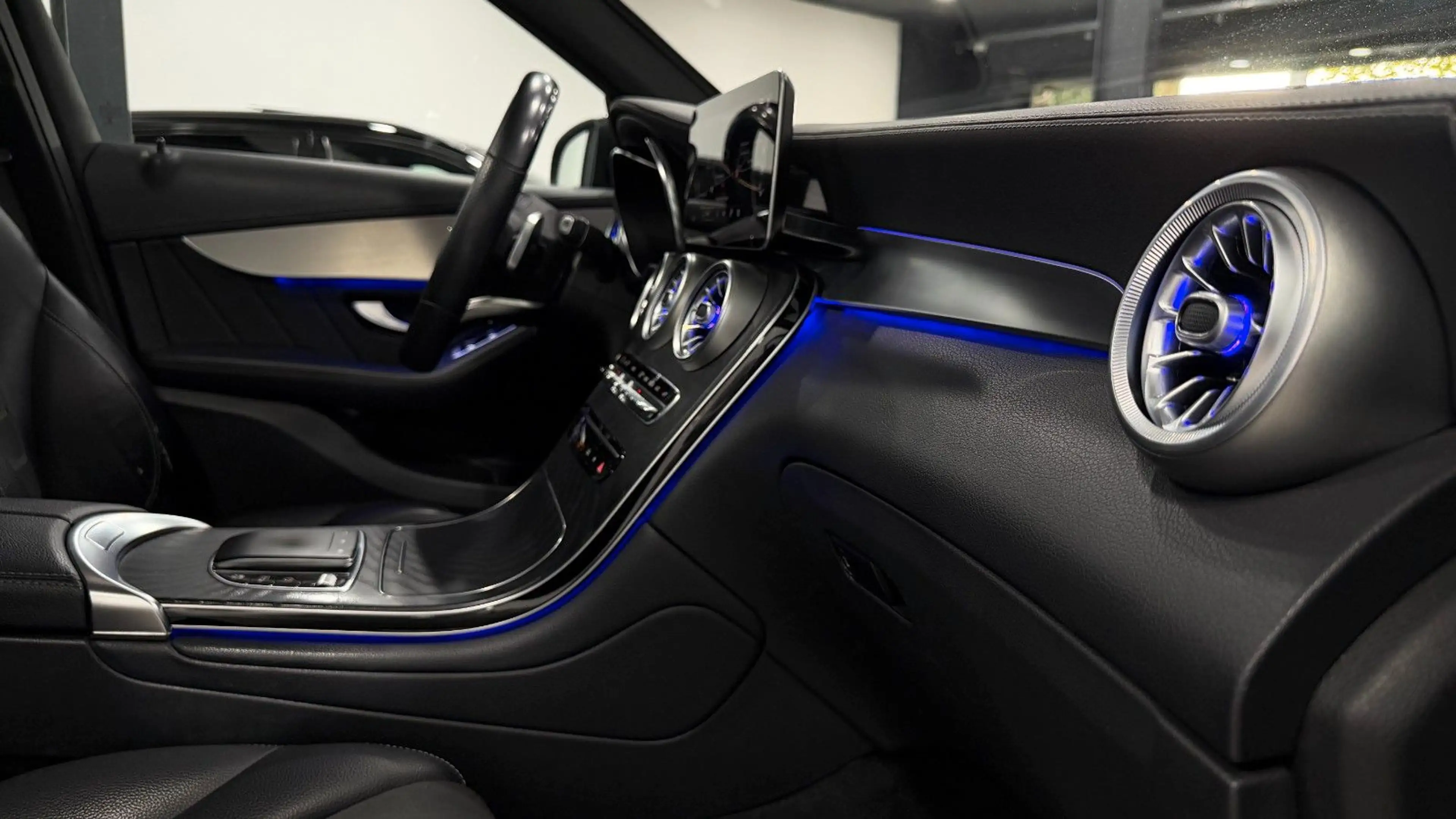 Mercedes-Benz GLC 300 d 4Matic/AMG/Night/Pano/HuD/360°/20"/LED — photo 7