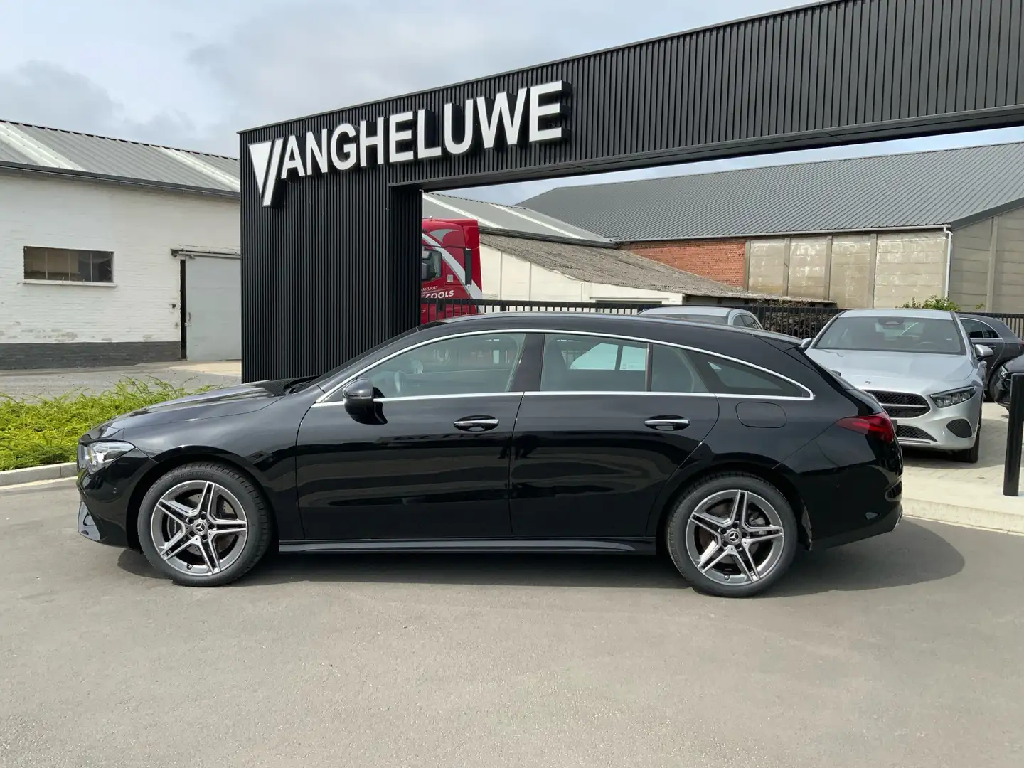 Mercedes-Benz CLA 250 e Shooting B. 8G-DCT AMG Line Advanced Plus Noir - 1