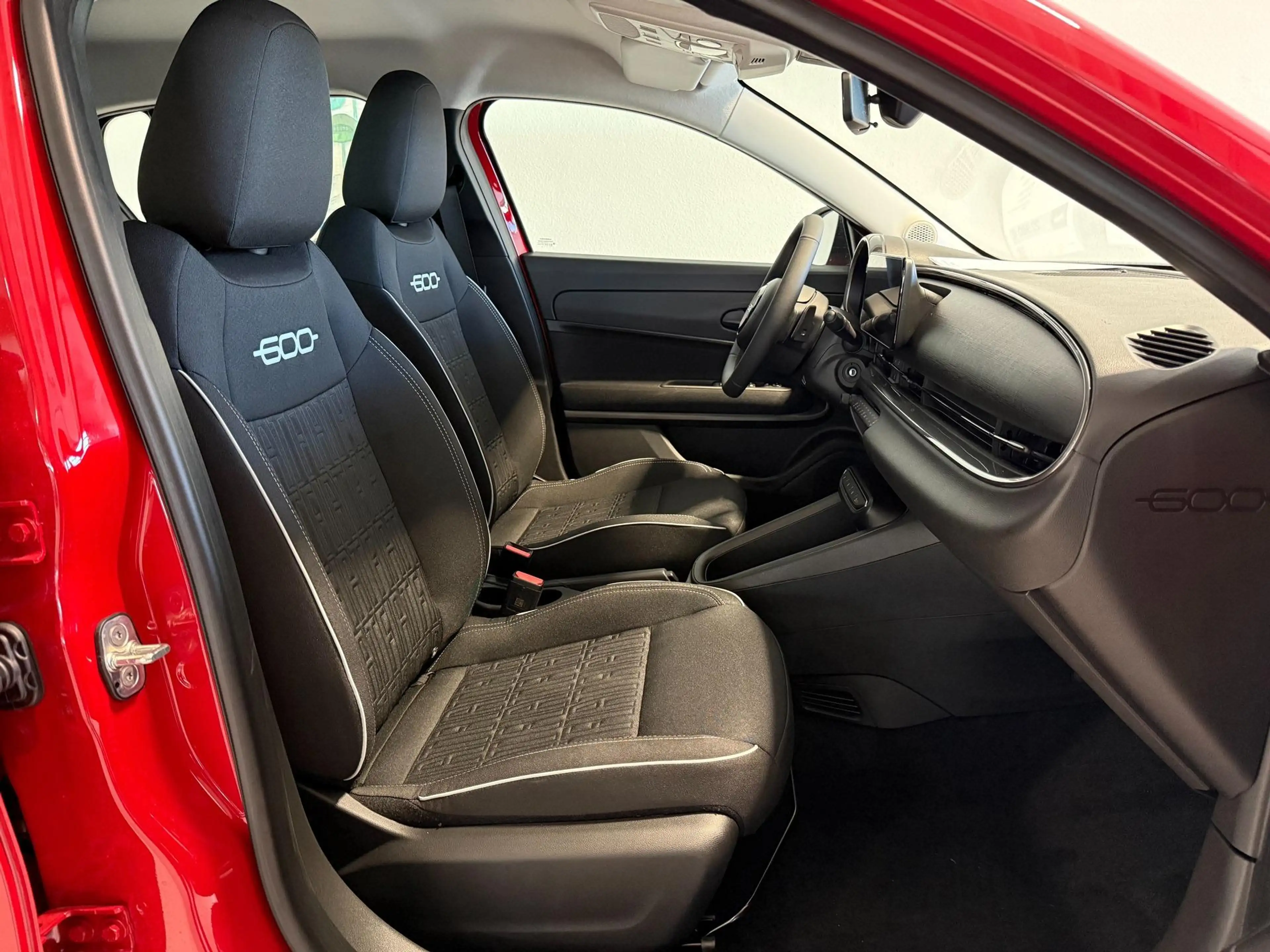 Fiat 600 Speciale Hybrid 1.2 T3 81 kW (110 PS) DCT Winte... — photo 8