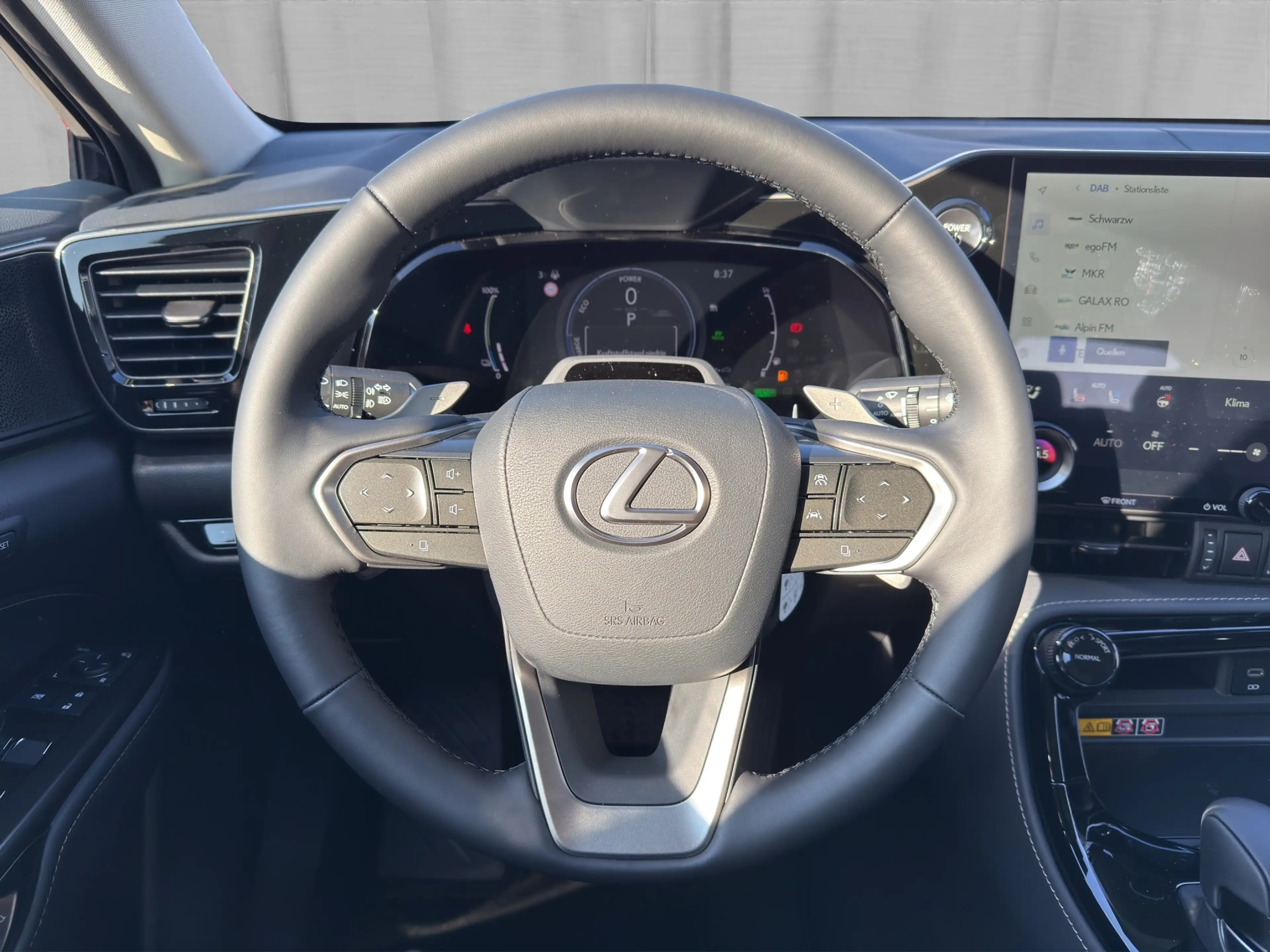 Lexus NX 450h+ Luxury Plug-In Hybrid 292 PS Allrad — photo 12