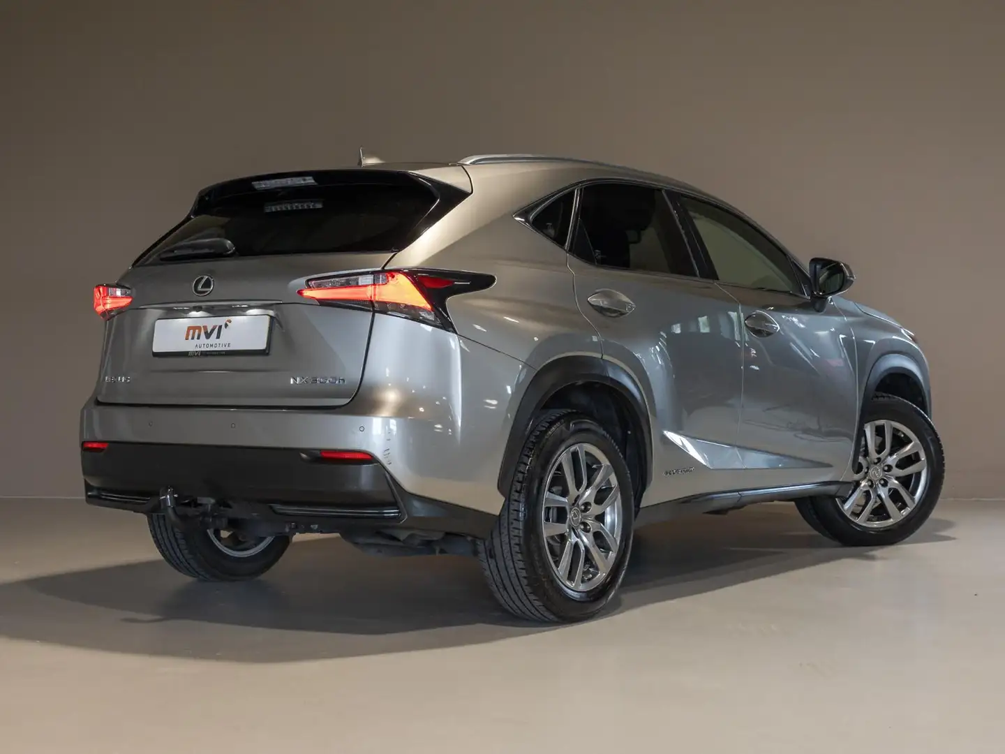 Lexus NX 300h AWD Luxury Line / 197pk / Trekhaak / Achteruitrij Šedá - 2