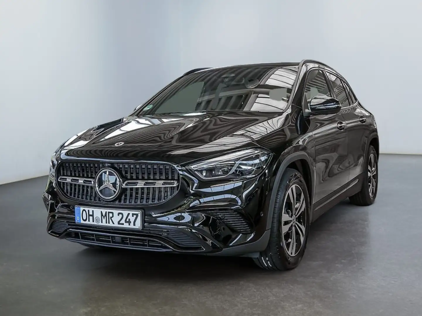 Mercedes-Benz GLA 180 d NIGHT PROGRESSIVE MULTI 360 AHK DISTR Schwarz - 2