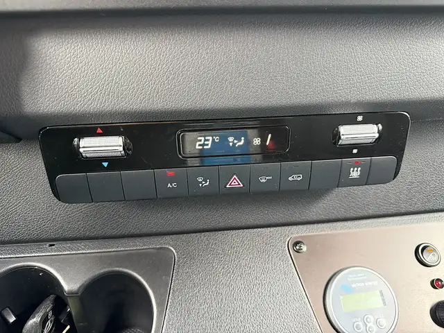Mercedes-Benz Sprinter view 18