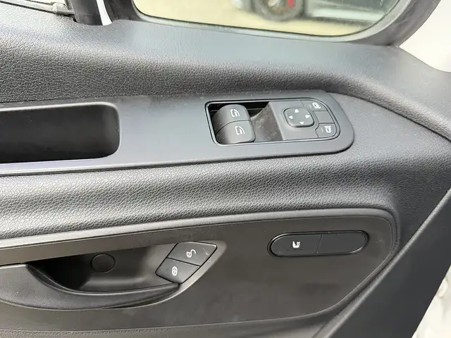 Mercedes-Benz Sprinter view 26