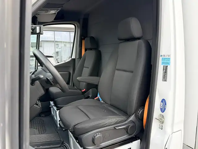 Mercedes-Benz Sprinter view 13