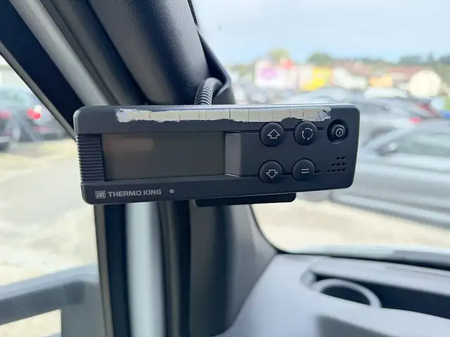 Mercedes-Benz Sprinter view 22